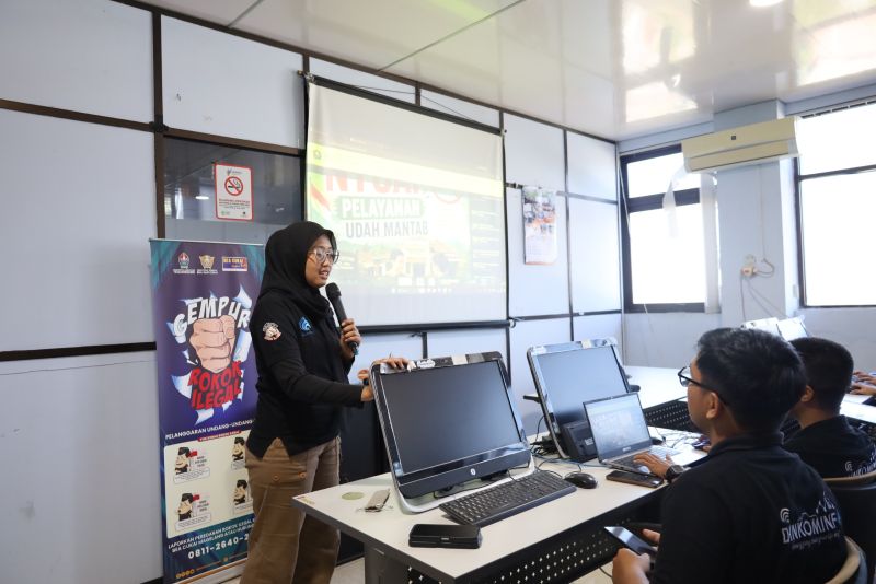 Wujudkan Transformasi dan Layanan Digital, Dinkominfo Sharing Smart Village kepada Tim KKN UNS