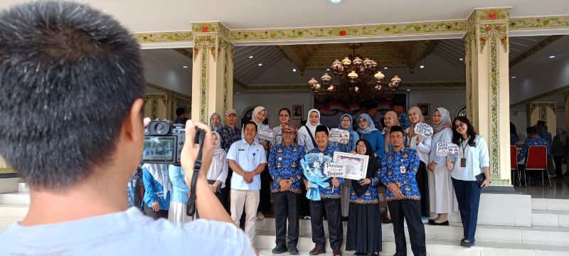 Lensa Media Center Dinkominfo Rekam Momen Haru Pelepasan 25 ASN Purna Tugas Temanggung