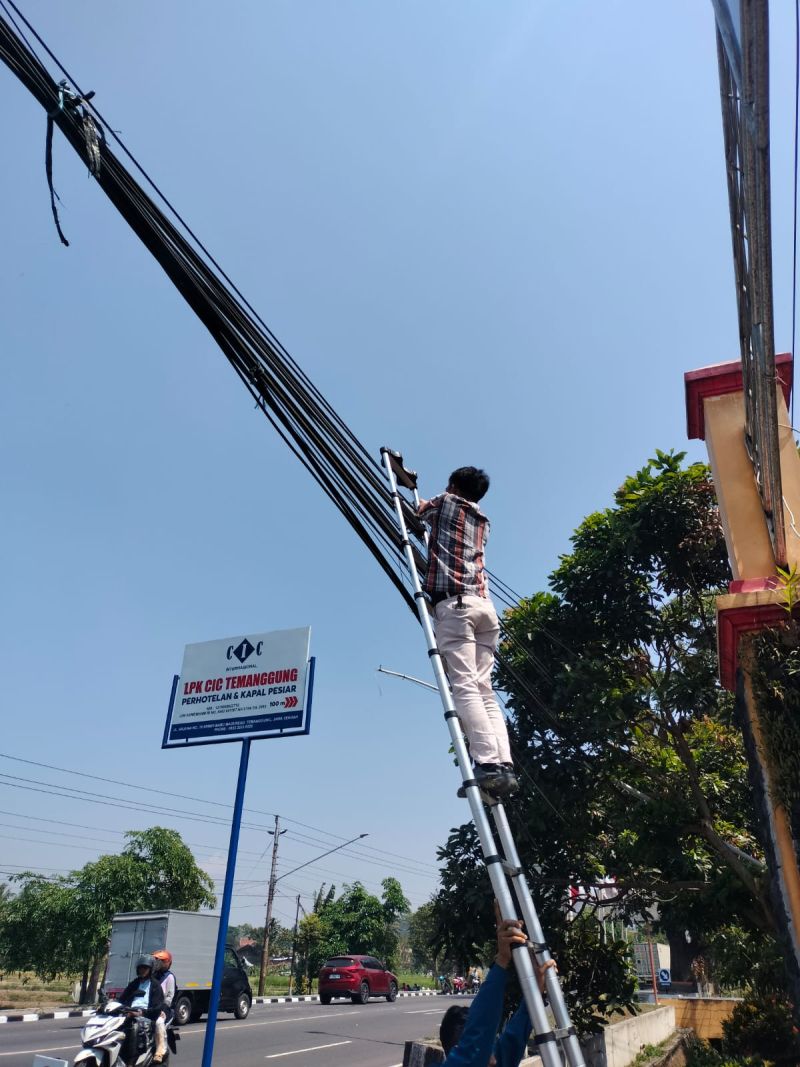 RESPON CEEEPAT! Kabel Semrawut di Madureso Langsung Ditangani