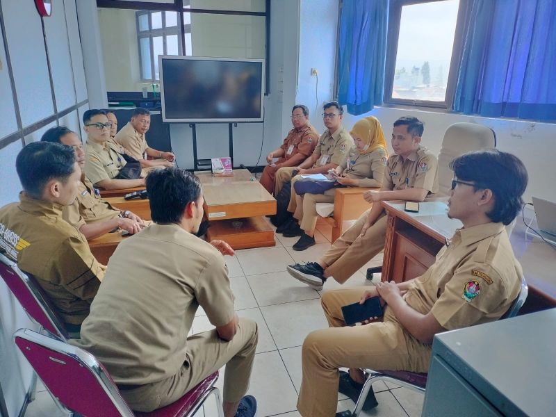 Kominfo dan Dinkopdag Bahas Pembenahan Kendala Sistem Retribusi Pasar Berbasis QR Code