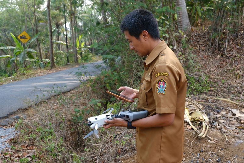 Dukung Bus Sekolah Tim Media Center dokumentasikan kegiatan lewat udara